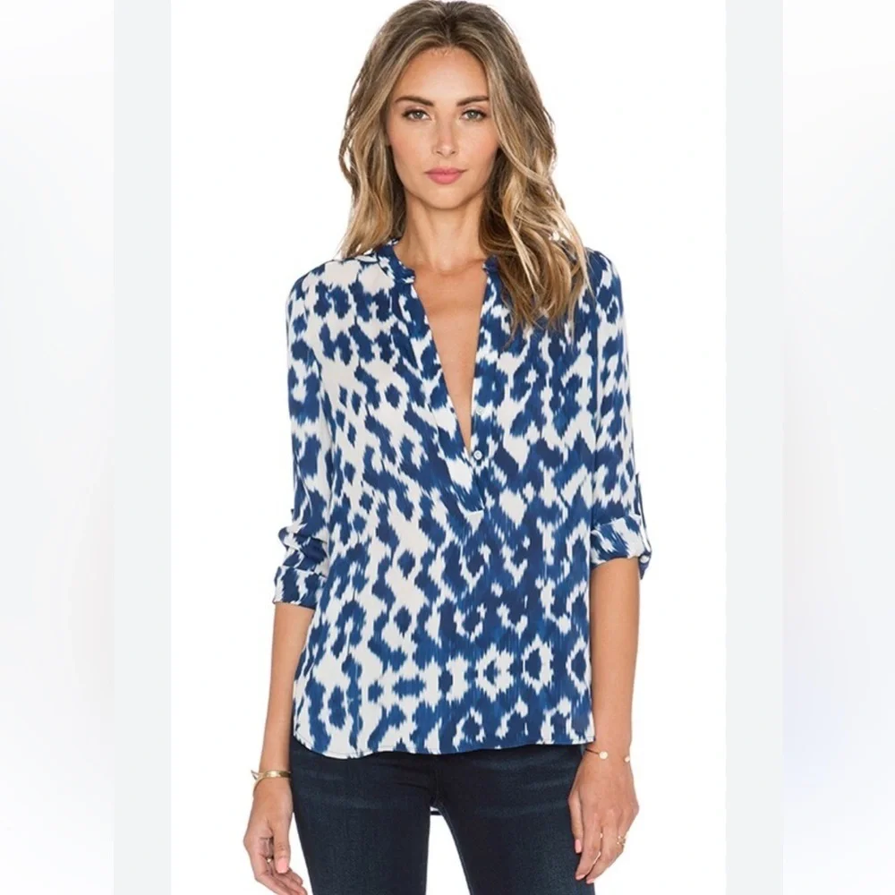 Vince Silk Ikat Print Blouse Blue White Size 4 - Picture 1 of 7